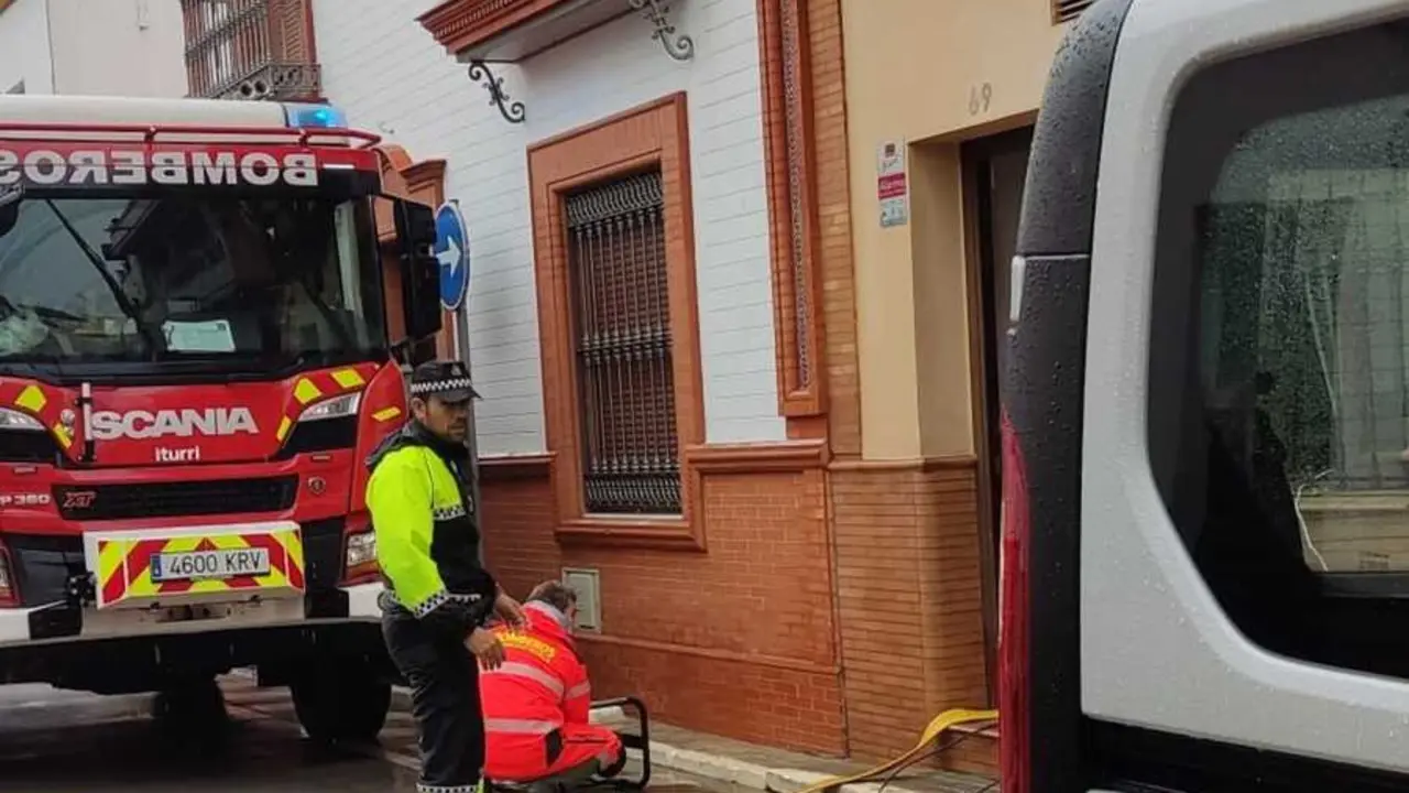 Actuaci&oacute;n de los Bomberos en Camas.| AYTO CAMAS