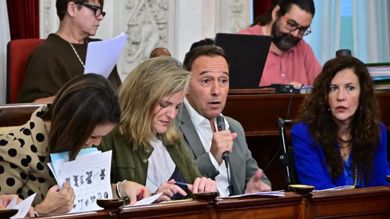Jos&eacute; Manuel Cossi, durante su intervenci&oacute;n en el Pleno. / Eulogio Garc&iacute;a