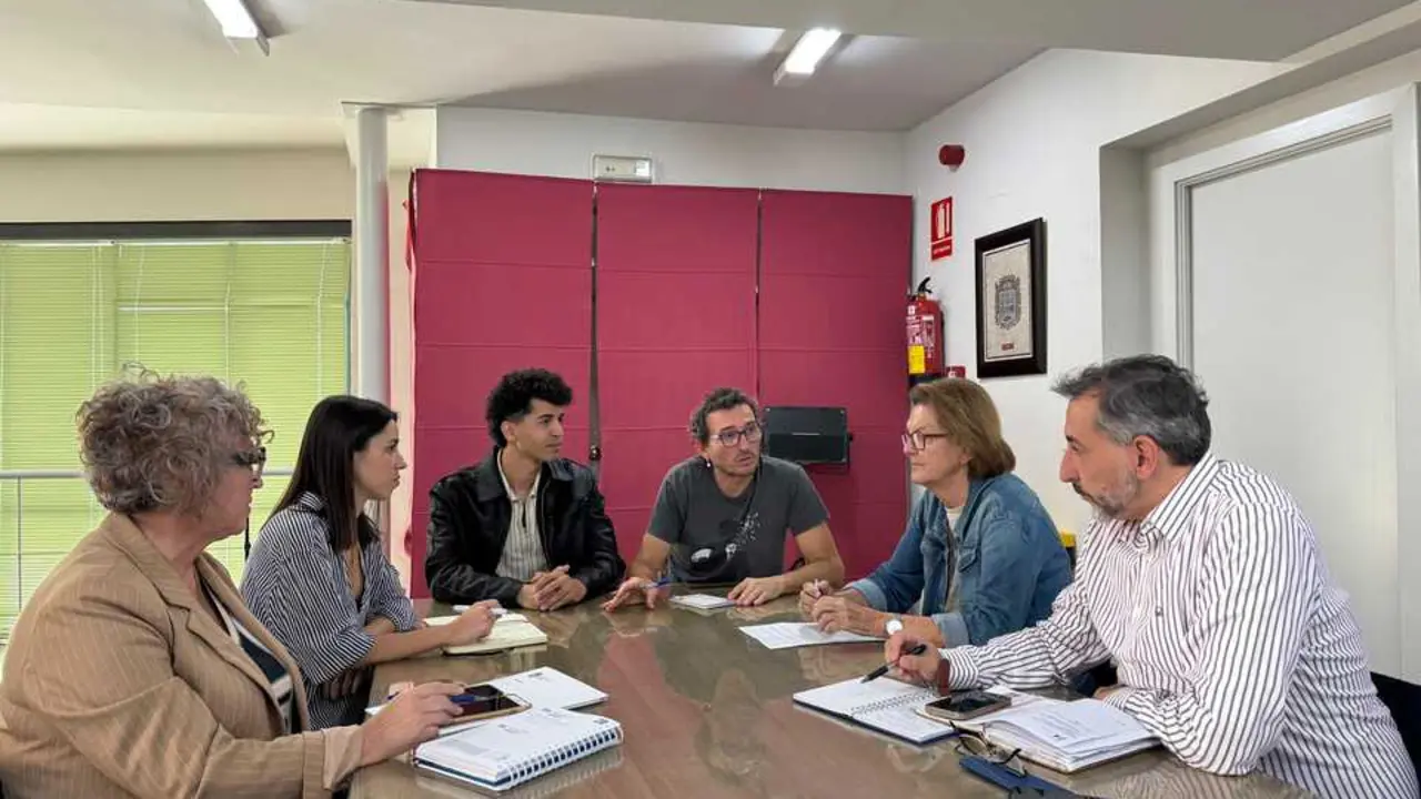 Reuni&oacute;n sobre la serie La Cura. | UTI