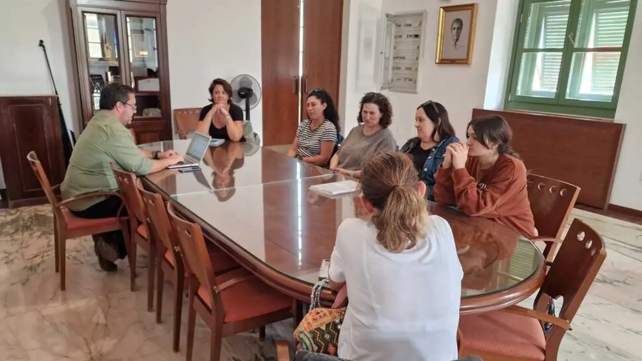 Reuni&oacute;n Iglesias con AMPAS. | VIVA