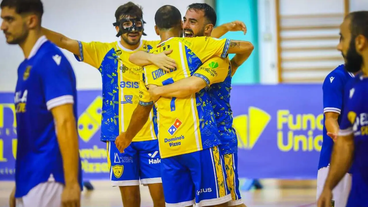 Los jugadores del Virgili celebran un gol ante el Melilla. | CD Virgili C&aacute;diz.