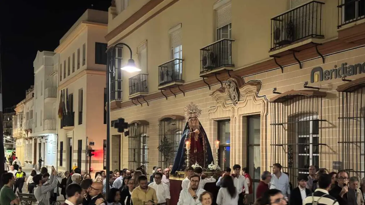 Rosario de la Virgen de Dolores. | Aurora Mar&iacute;n.
