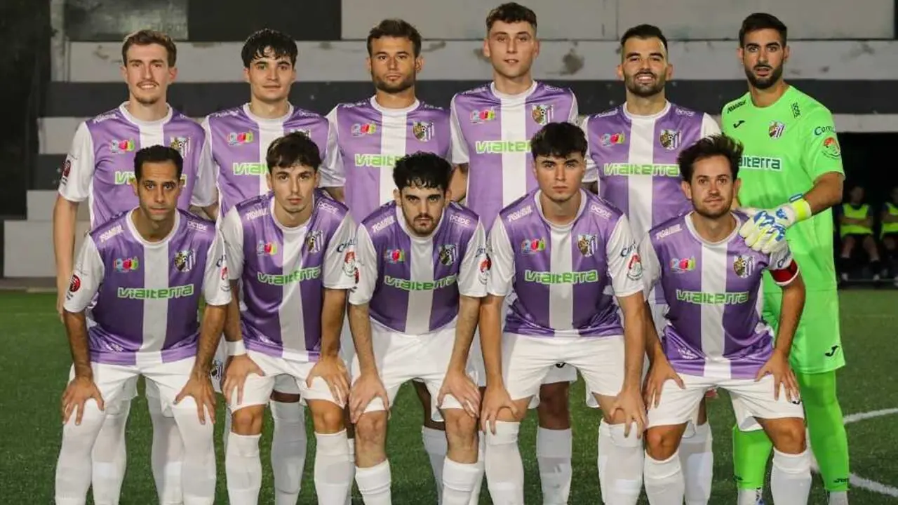 Formaci&oacute;n titular del Atl&eacute;tico Ja&eacute;n en un partido anterior de esta temporada. - Foto: Atl&eacute;tico Ja&eacute;n