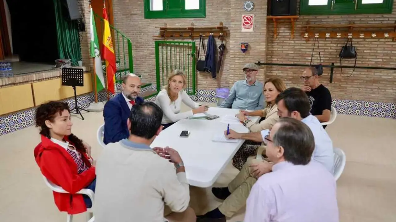 Reuni&oacute;n de la portavoz del grupo municipal Vox en el Ayuntamiento de Sevilla, Cristina Pel&aacute;ez, con vecinos de Bellavista |&nbsp;VOX SEVILLA