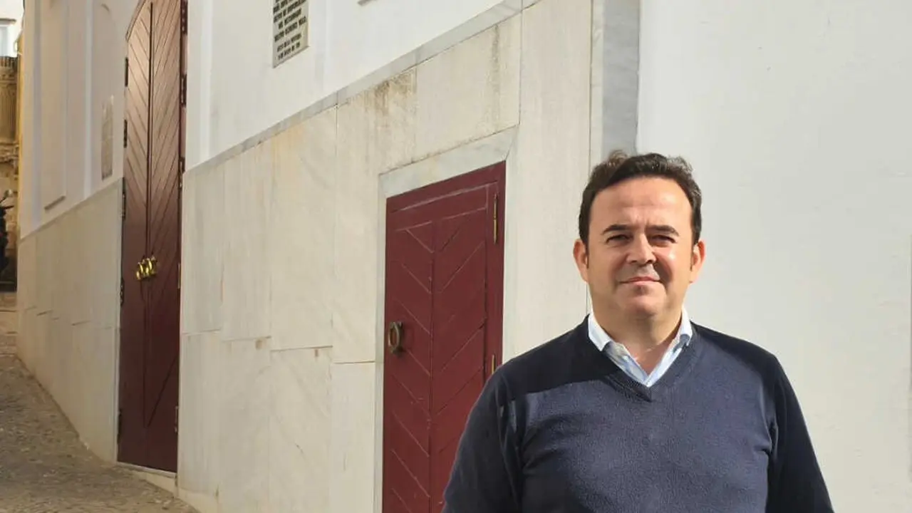 Andr&eacute;s Camarena a las puertas de teatro./ AYTO.