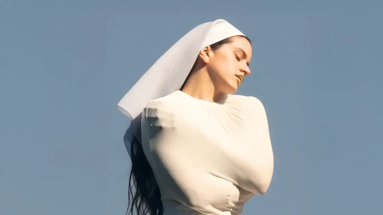 Rosal&iacute;a en la portada de Lux.
