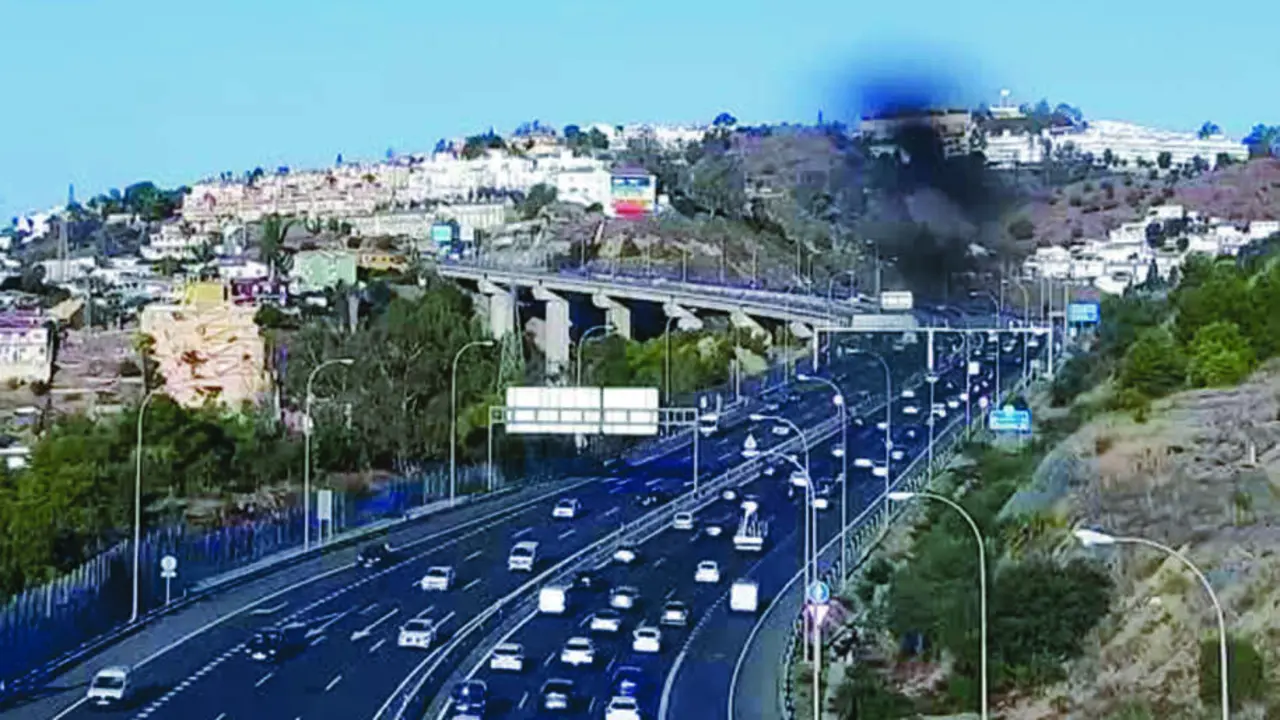 Retenciones en la A-7 (archivo)./DGT.