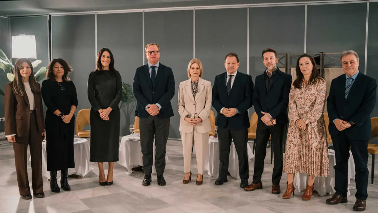Ana Huguet, a la izquierda, acompa&ntilde;ando a los participantes en el especial de ayer dedicado a la ciudad de Jerez y en el que se cont&oacute; con la presencia de su alcaldesa. | Miguel A. Junquera