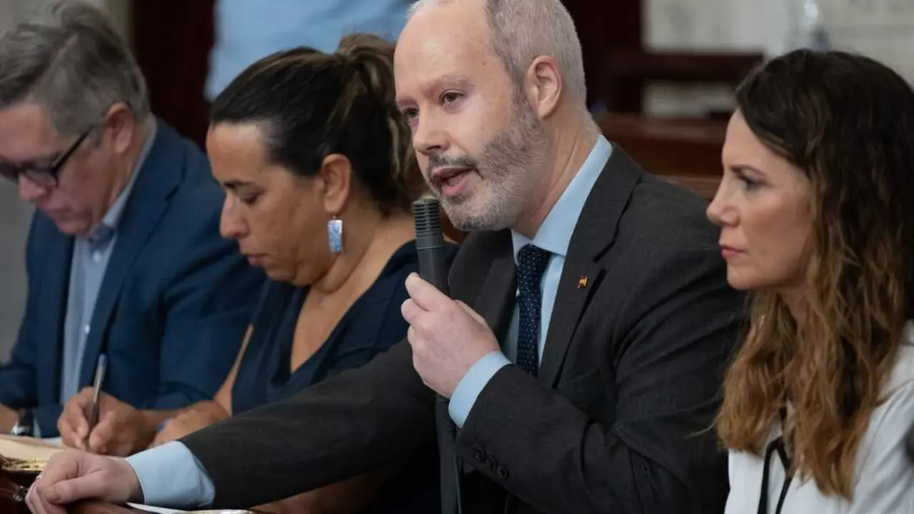 Jos&eacute; Ram&oacute;n Ortega, durante un pleno del Ayuntamiento de C&aacute;diz. | PSOE.