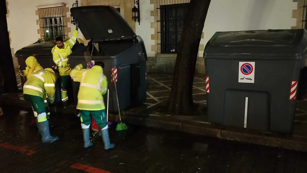 Atendiendo los efectos de la borrasca Claudia en Jerez. | Viva Jerez.