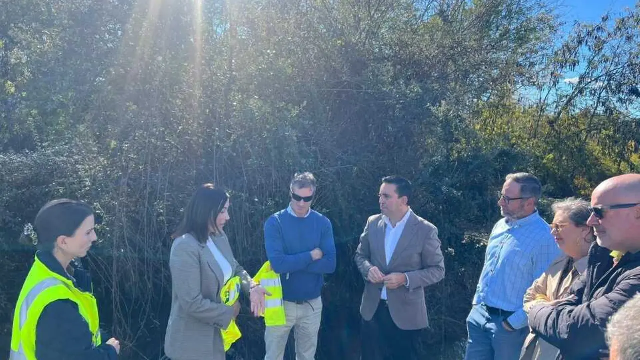 La diputada provincial de Cohesi&oacute;n Territorial, Teresa Jim&eacute;nez Rodr&iacute;guez, ha visitado este martes una de las zona afectadas, desde El Castillo de las Guardas a La Puebla de los Infantes, por la borrasca Claudia |&nbsp;DIPUTACI&Oacute;N DE SEVILLA
