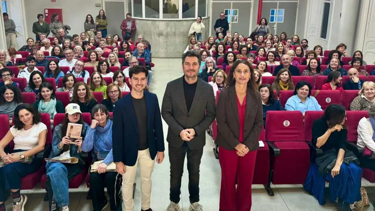 Encuentro con Carlos del Amor. | Ayto.