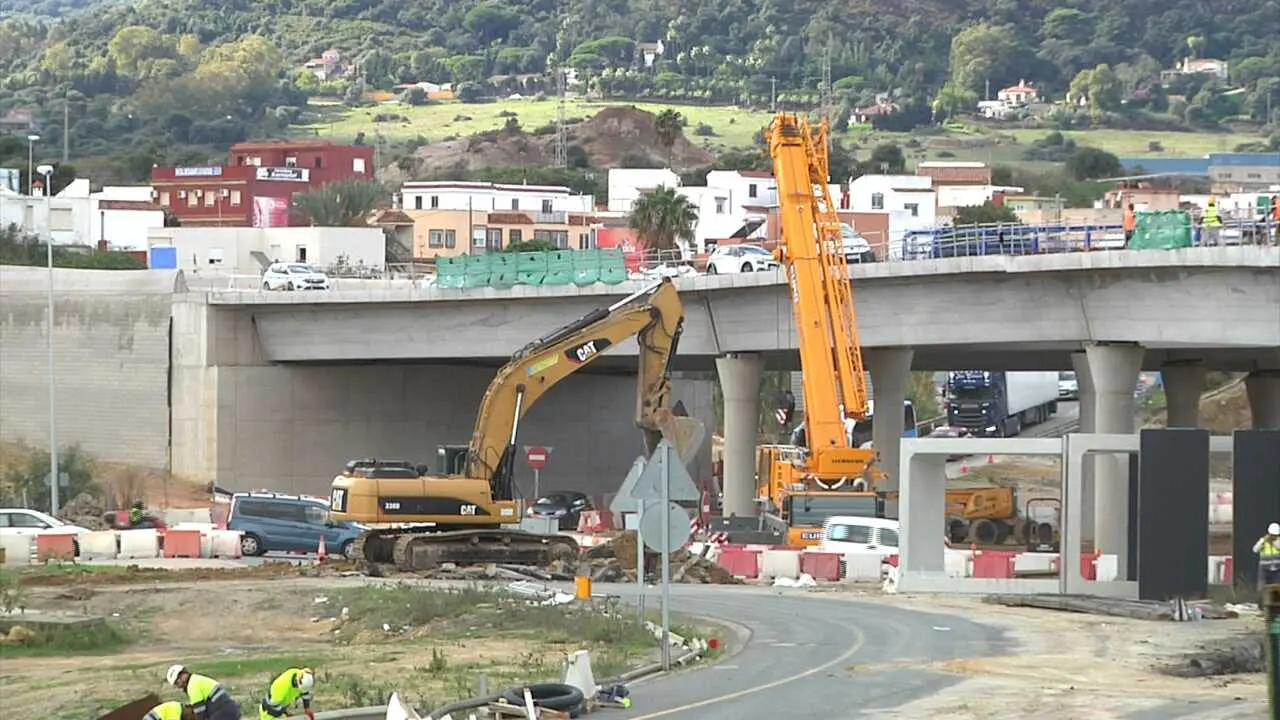 Obras en la rotonda Saladillo-Pastores. | VIVA