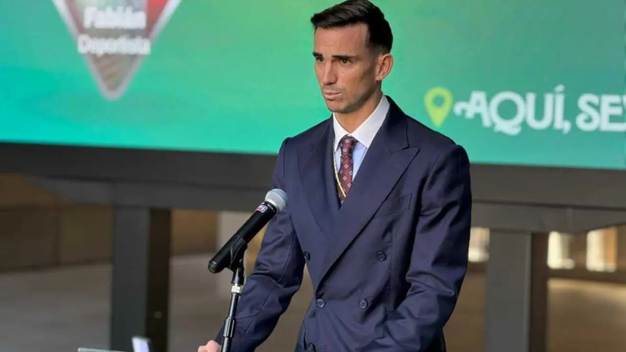 Fabi&aacute;n Ruiz, futbolista del PSG, recibiendo la Medalla de Oro de la Provincia de Sevilla. | PGC.
