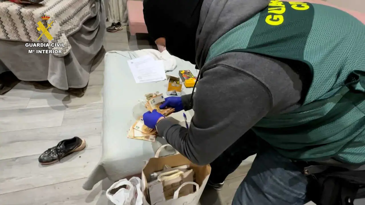 Imagen de uno de los registros practicados por la Guardia Civil./VIVA.