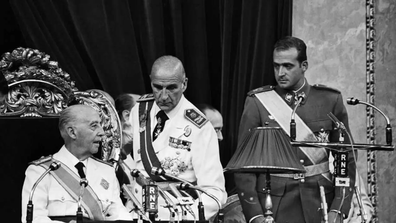 Franco toma juramento del Pr&iacute;ncipe Juan Carlos de Borb&oacute;n. | Europa Press.