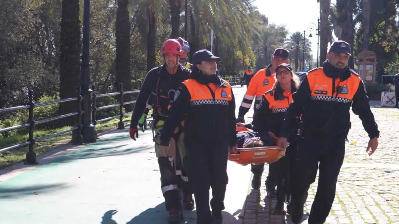 Voluntarios de Protecci&oacute;n Civil participan en un simulacro de b&uacute;squeda de persona desaparecida en la ribera del Guadalquivir, en el t&eacute;rmino municipal de San Juan | AYTO SAN JUAN