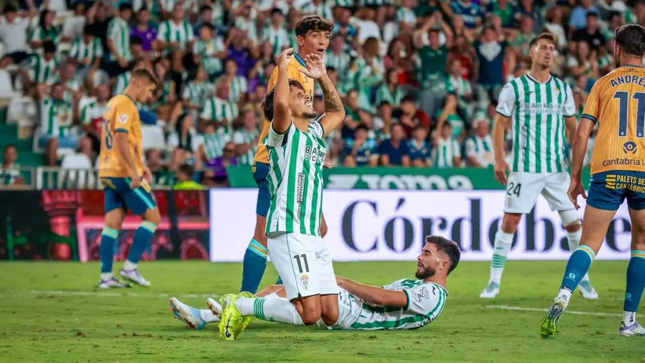 Kevin Medina se lamenta de una acci&oacute;n. | LALIGA.