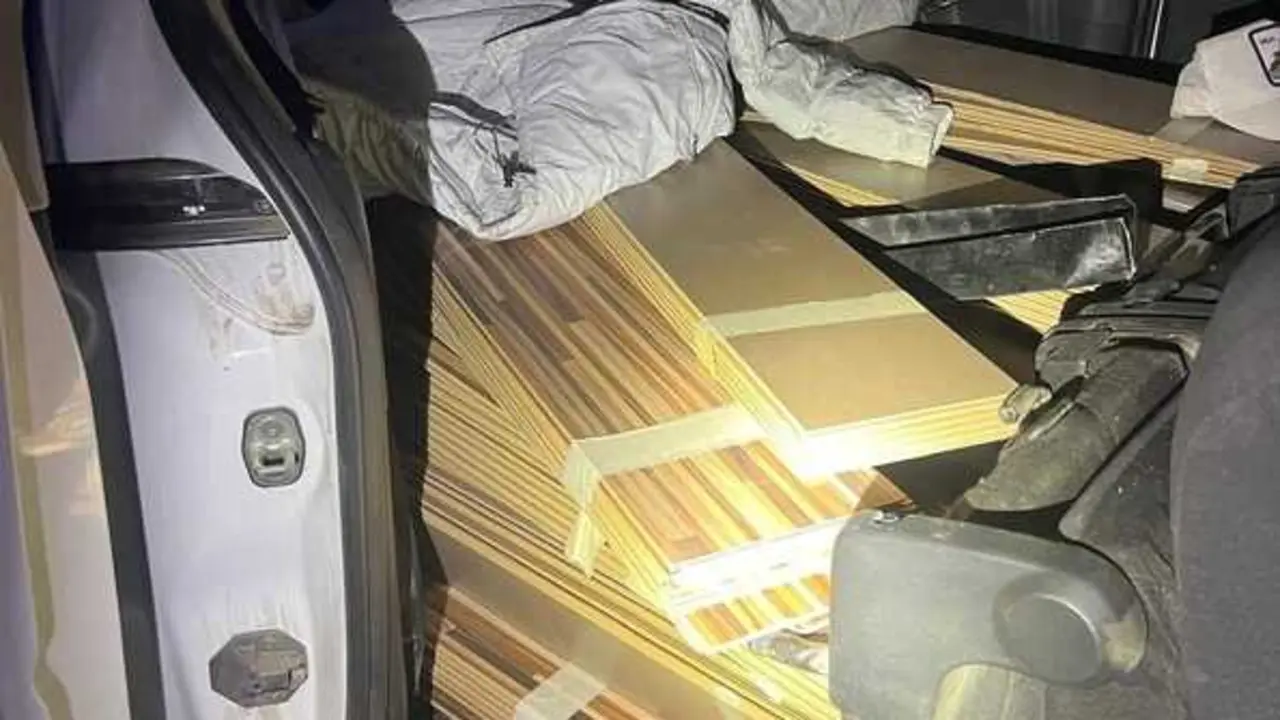 EuropaPress_7123235_material_transportado_interior_furgoneta_perseguida