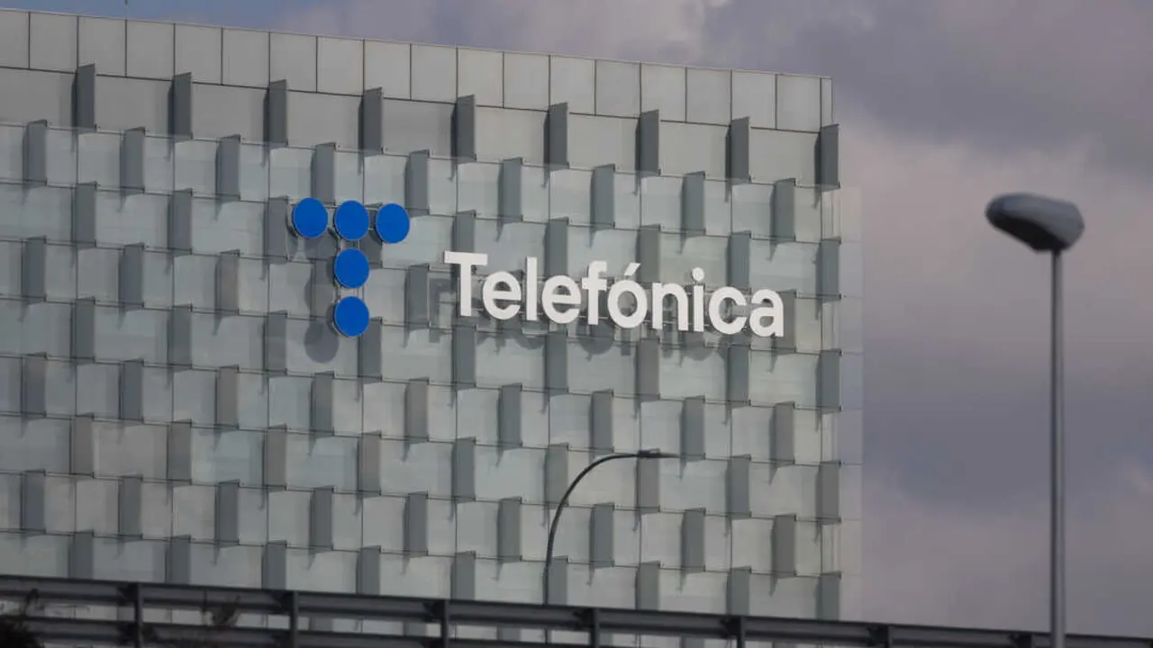 Fachada de la sede de Telef&oacute;nica, en Madrid. | EP