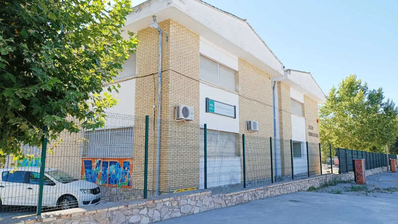 Exterior del colegio Alonso de Alcal&aacute;.