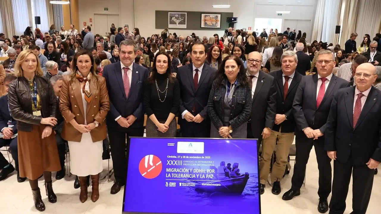 Nieto (centro), en la inauguraci&oacute;n en C&oacute;rdoba de las XXXIII Jornadas de Extranjer&iacute;a.
- JUNTA DE ANDALUC&Iacute;A