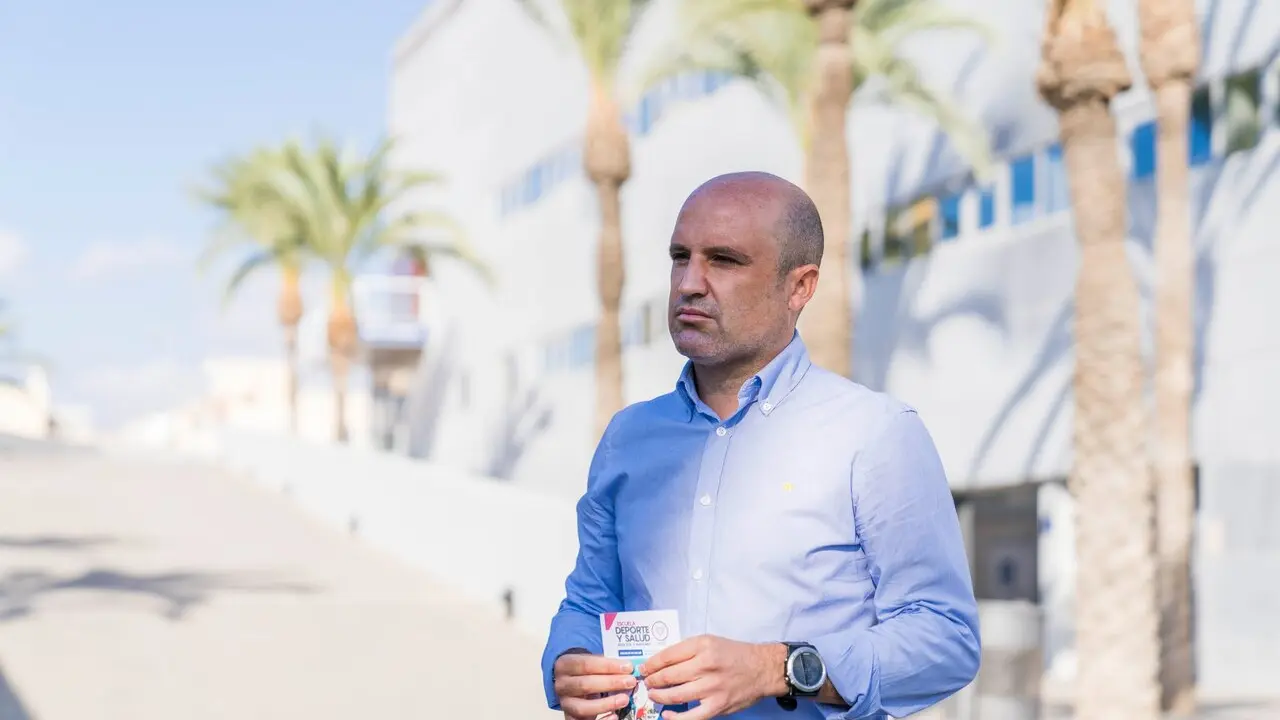 Jos&eacute; Antonio Garc&iacute;a Alcaina Diputado Delegado de Deportes y Juventud Presenta la escuela de deporte y Salud.