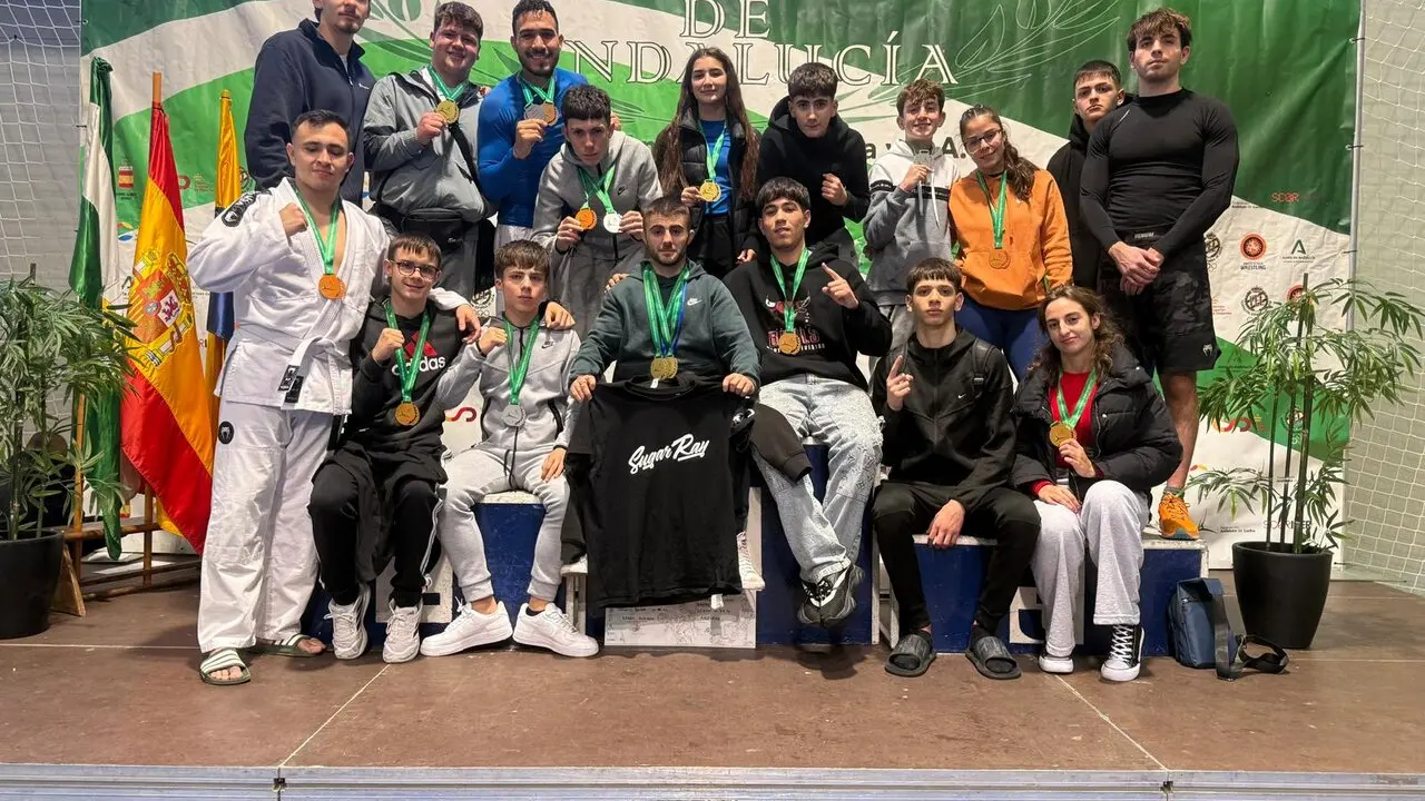 T&eacute;cnicos y luchadores del Club Sugar Ray que participaron en el Campeonato de Andaluc&iacute;a de Grappling y Grappling-Gi. - Foto: Sugar Ray Ja&eacute;n