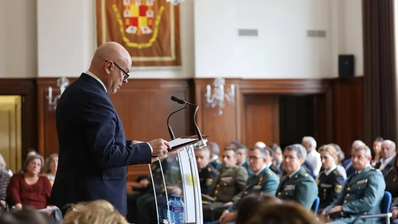 Manuel Fern&aacute;ndez, en la entrega de los premios con motivo del D&iacute;a de la Constituci&oacute;n. - Foto: Subdelegaci&oacute;n.
