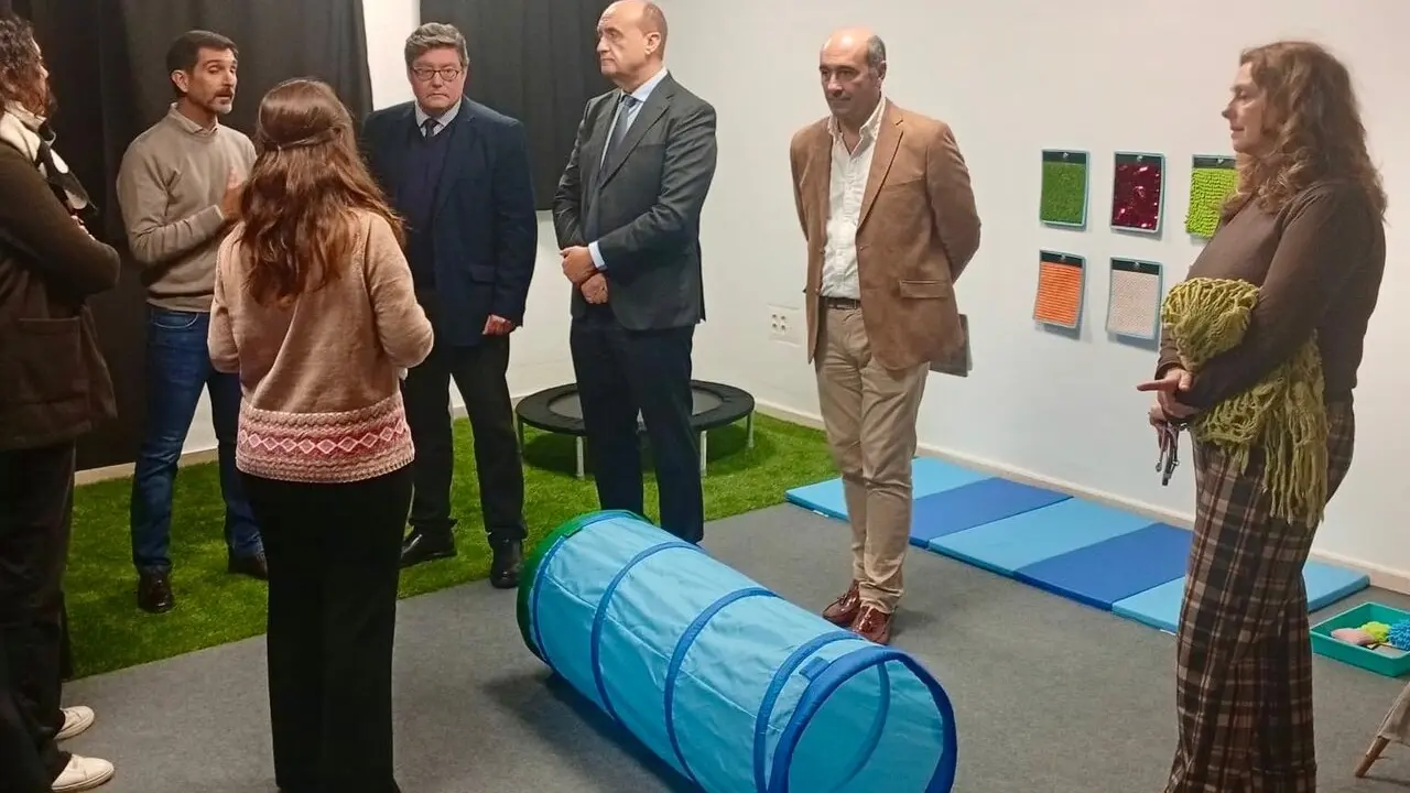 Aparicio ha visita el aula en el CEIP San Jos&eacute; Obrero. | Junta