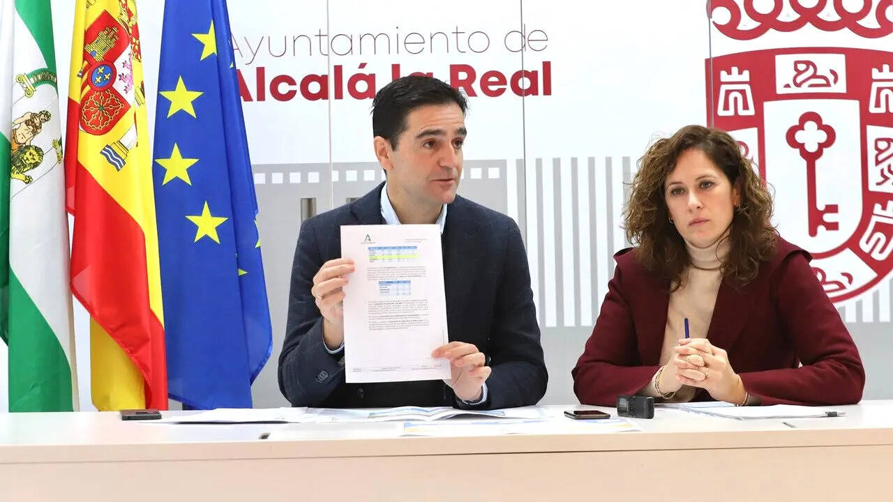 Marino Aguilera y Mercedes Flores, durante la comparecencia de este jueves.