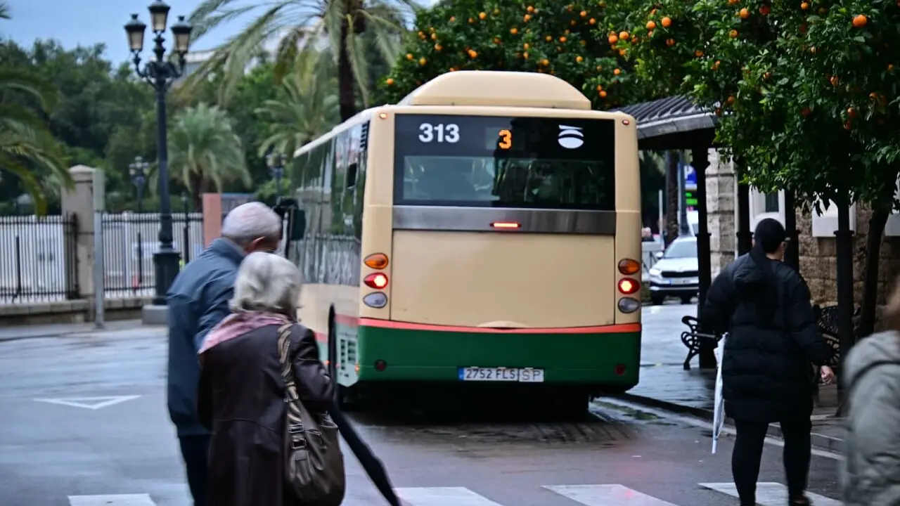 Autob&uacute;s en C&aacute;diz. Eulogio Garc&iacute;a