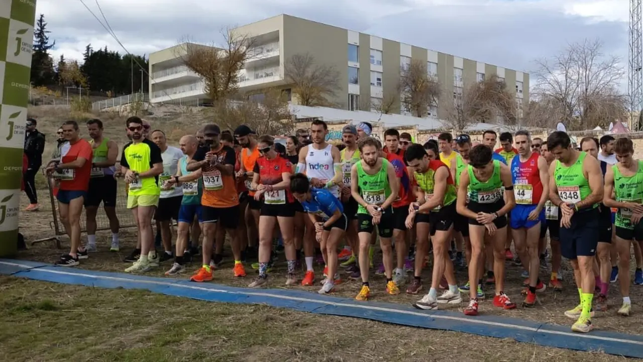 Participantes se disponen a tomar la salida en el Cross Ciudad de Ja&eacute;n. - Foto: Ayuntamiento de Ja&eacute;n