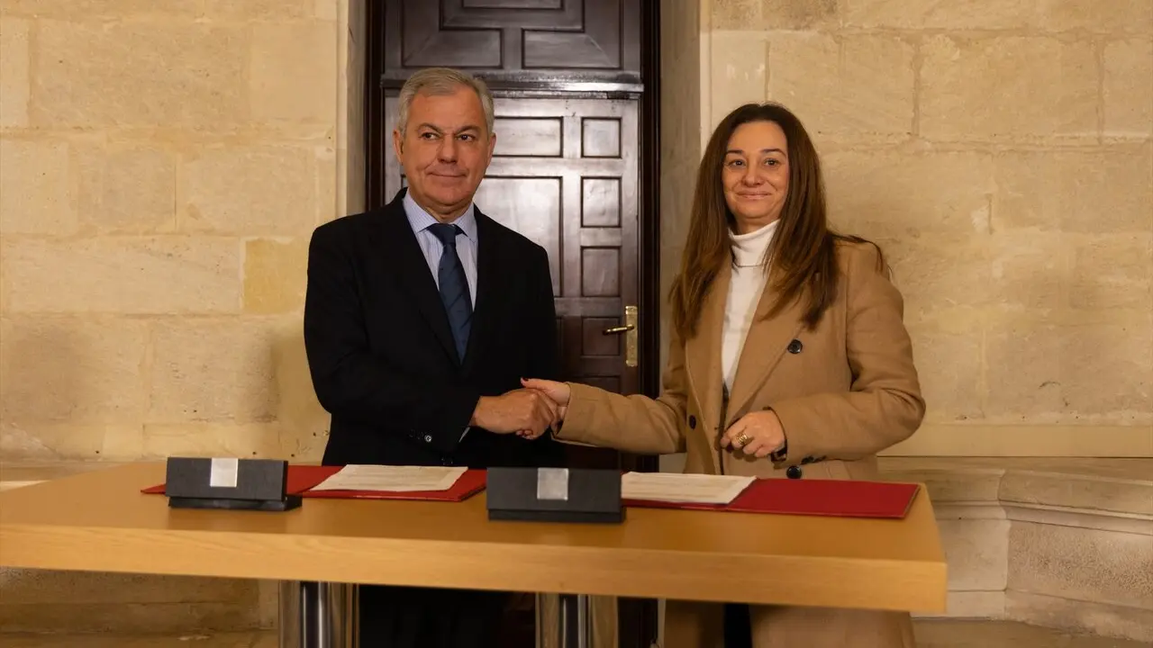 Firma del plan 'Sevilla Integra' por parte del alcalde, Jos&eacute; Luis Sanz |&nbsp;AYUNTAMIENTO DE SEVILLA