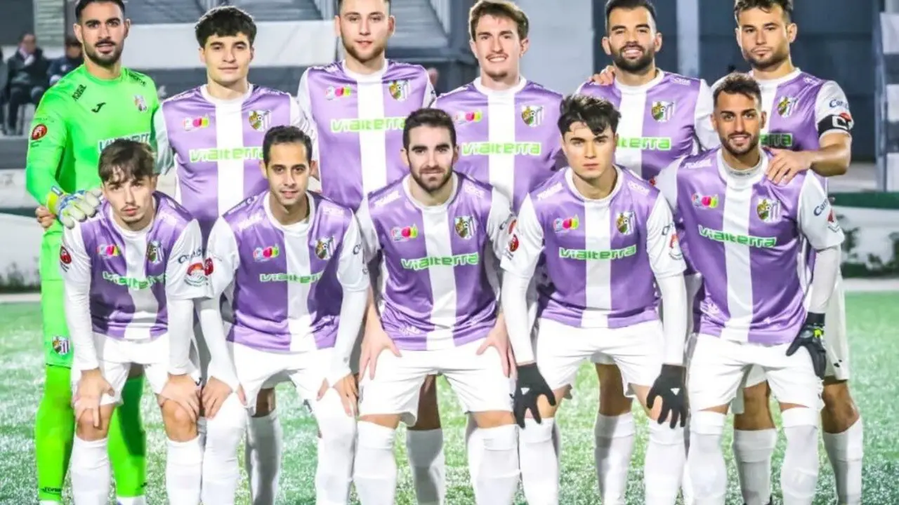 Alineaci&oacute;n titular del Atl&eacute;tico Ja&eacute;n en el partido contra el Beg&iacute;jar. - Foto: Cristina Campos Fotograf&iacute;a