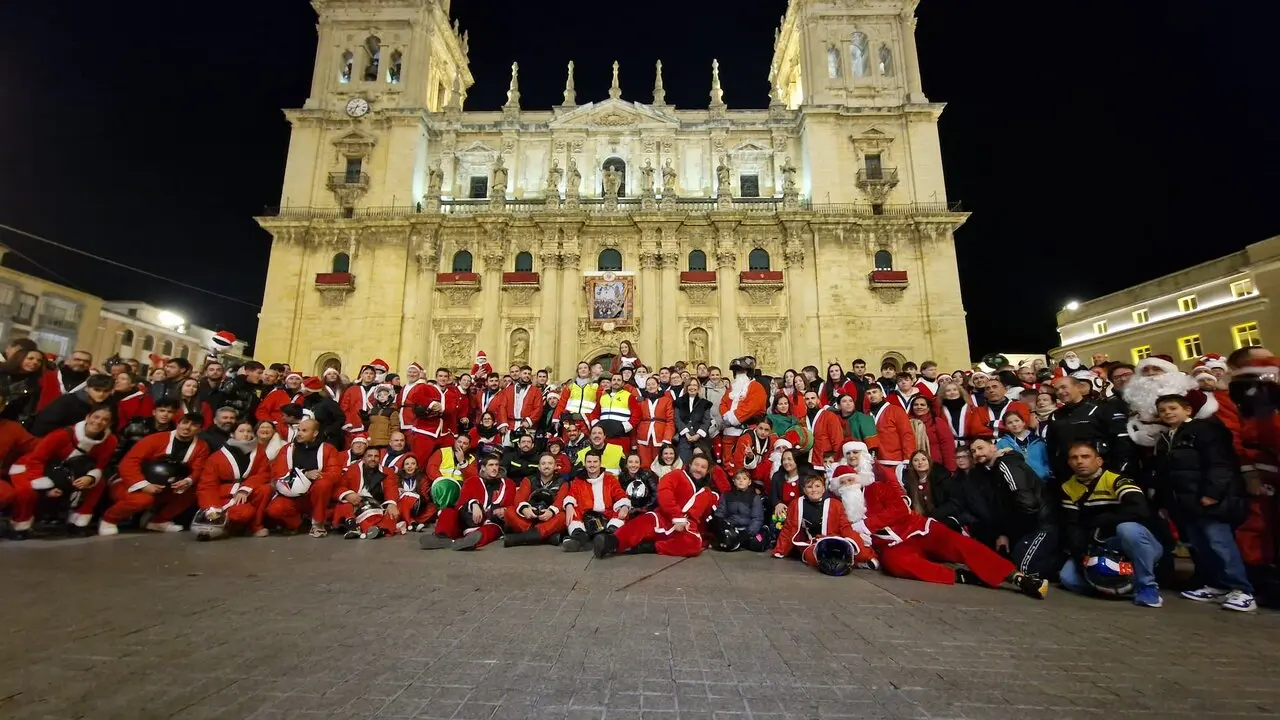 Papanoelada solidaria en Ja&eacute;n. - Foto: Ayuntamiento.