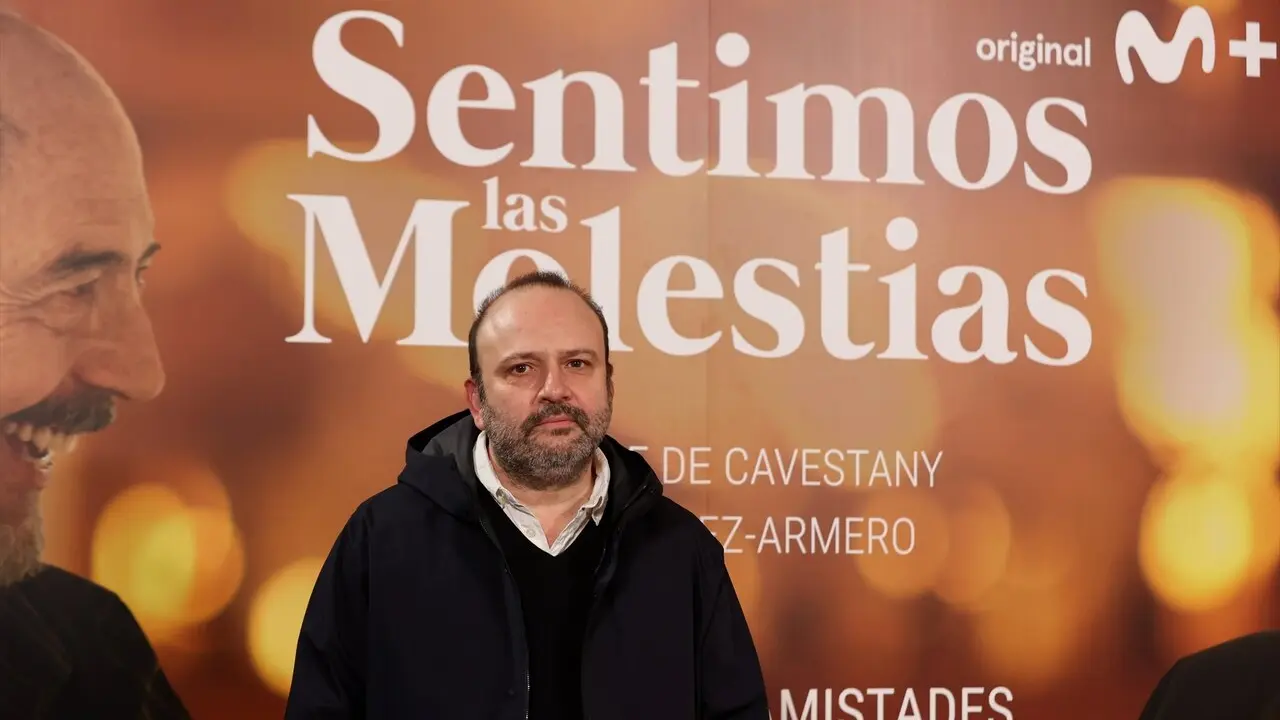 El guionista y director de cine Juan Cavestany posando durante la presentaci&oacute;n de su nueva serie 'Sentimos las molestias' |&nbsp;E.P.