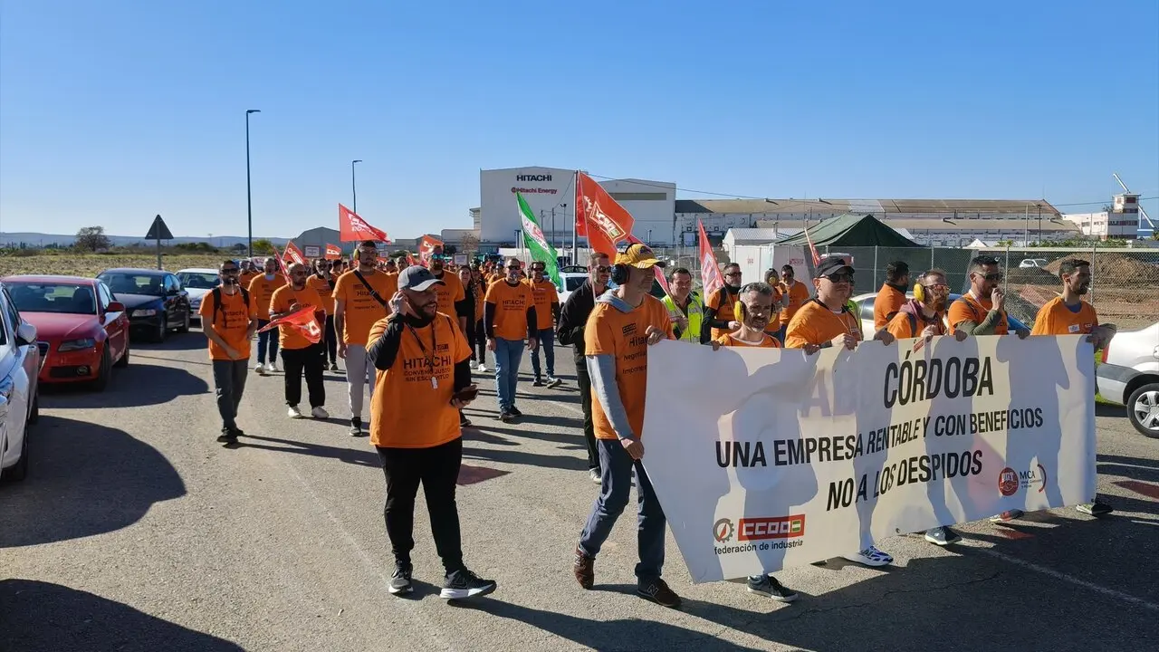 Trabajadores de Hitachi Energy, en una de sus manifestaciones ante la factor&iacute;a cordobesa.