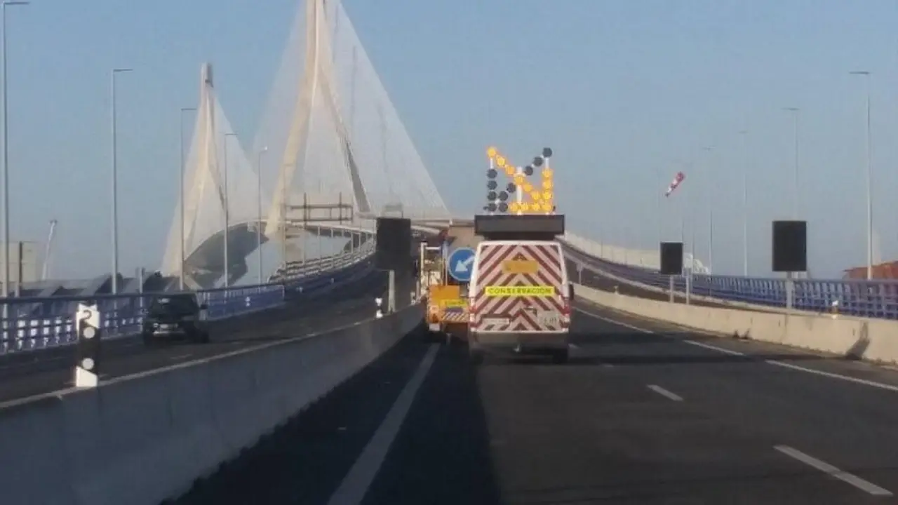 Actuaci&oacute;n de conservaci&oacute;n en el Puente de la Constituci&oacute;n de 1812, en C&aacute;diz. VIVA