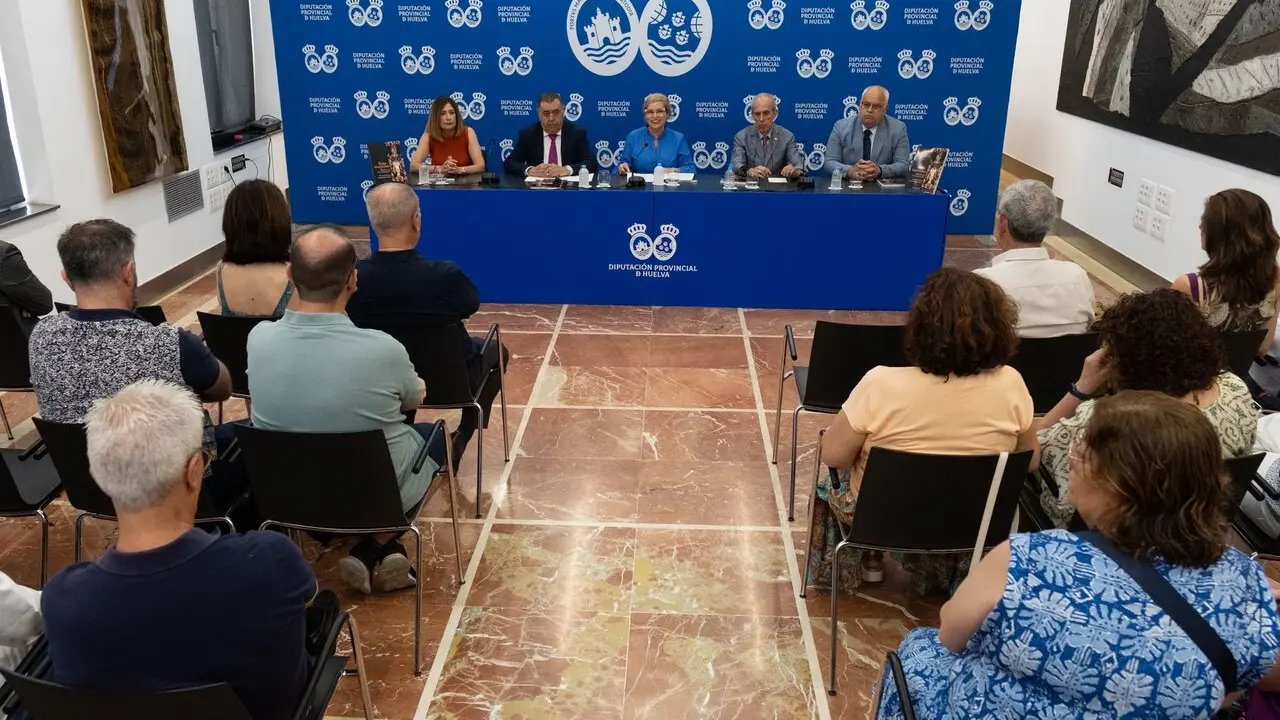 Presentaci&oacute;n de un libro en la Diputaci&oacute;n de Huelva. | Dipu.