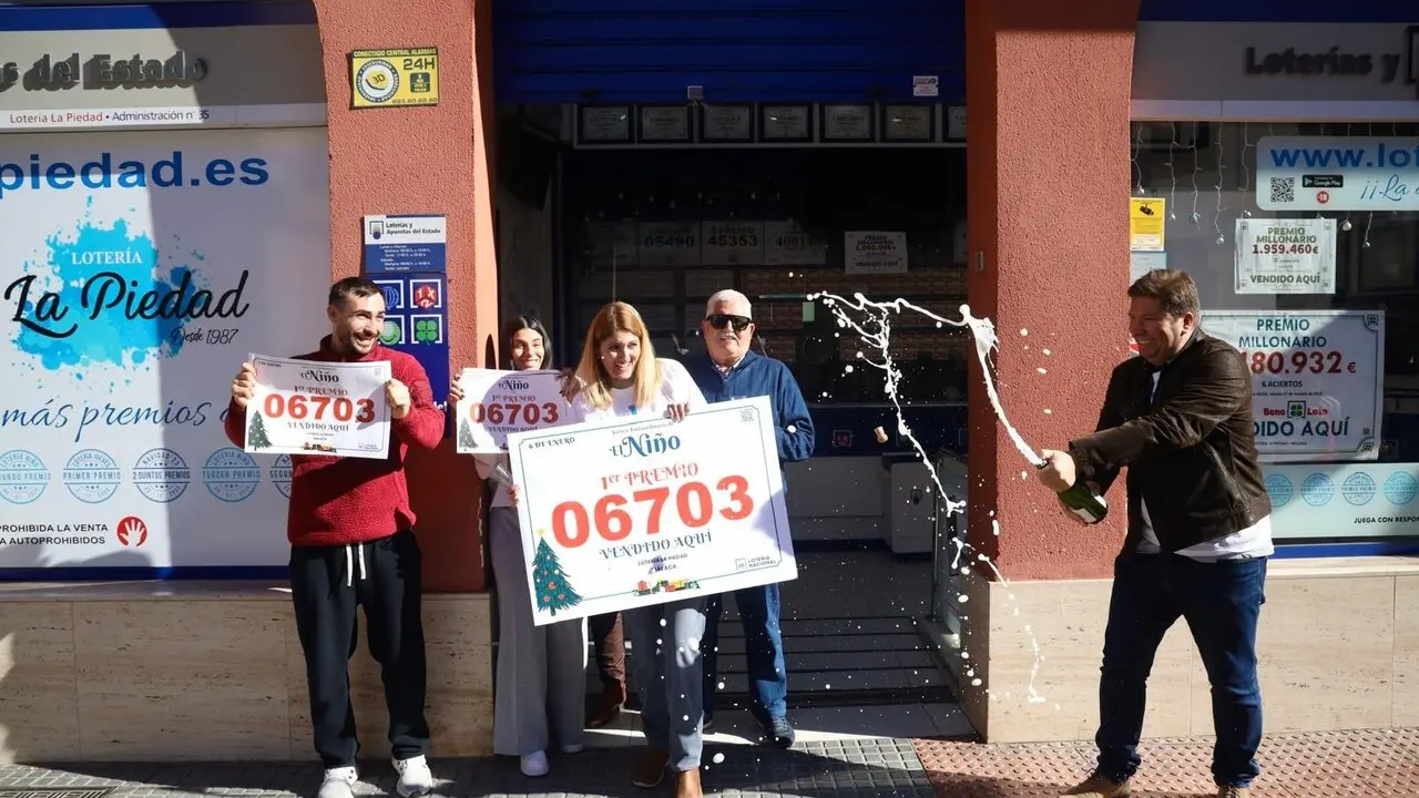 La alegr&iacute;a se desborda en la aministraci&oacute;n de Loter&iacute;as./&Aacute;lex Zea-Europa Press.