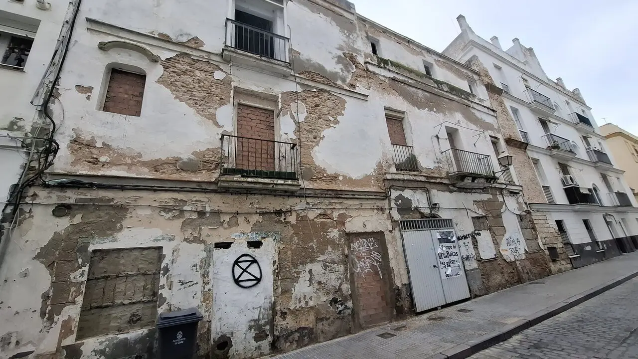 Estado actual de la finca de Peric&oacute;n, 3-5. / VIVA