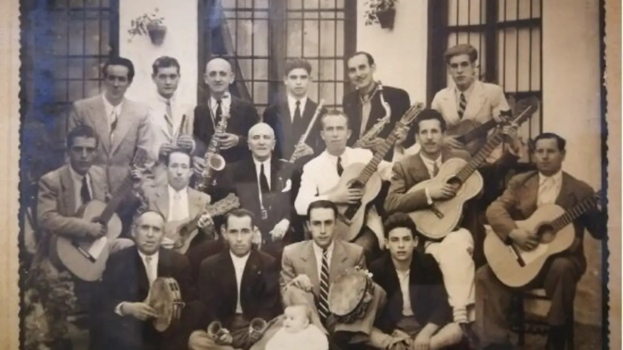 Archivo - Los Cantos de la Aurora de Priego constituyen una tradici&oacute;n musical mantenida por los Hermanos de la Aurora, tambi&eacute;n conocidos como los 'auroros', como los de esta imagen del pasado siglo.