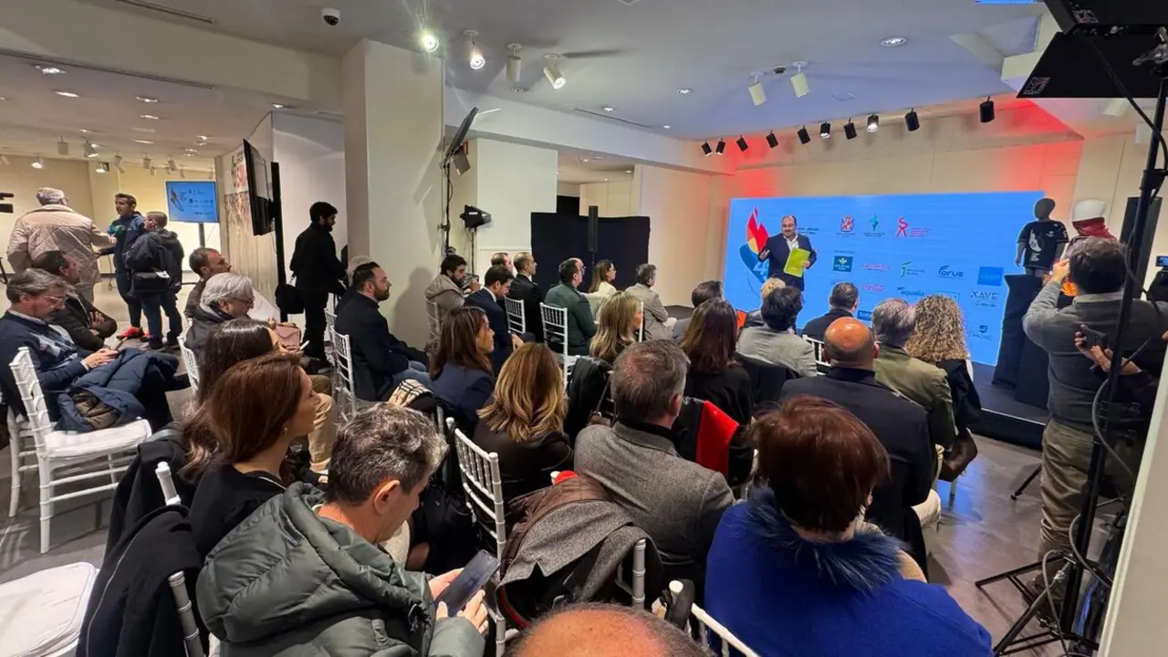 Presentaci&oacute;n de la 43 Carrera Internacional Noche de San Ant&oacute;n. - Foto: Esperanza Calzado.