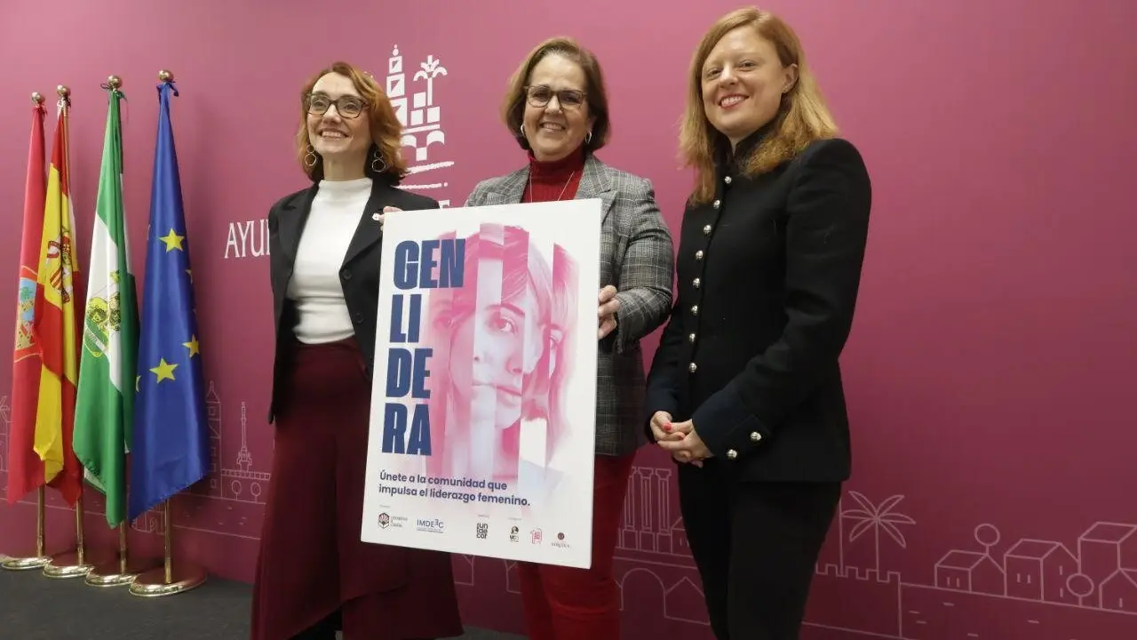 De izquierda a derecha, Sara Pinzi, Blanca Torrent y Mar&iacute;a &Aacute;ngeles Mellado.