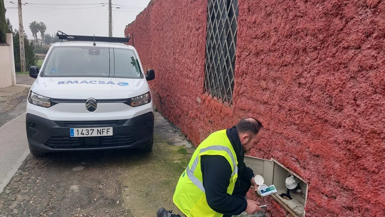 Emacsa instalar&aacute; contadores inteligentes en zonas rurales para mejorar el control de agua y el servicio a los vecinos.