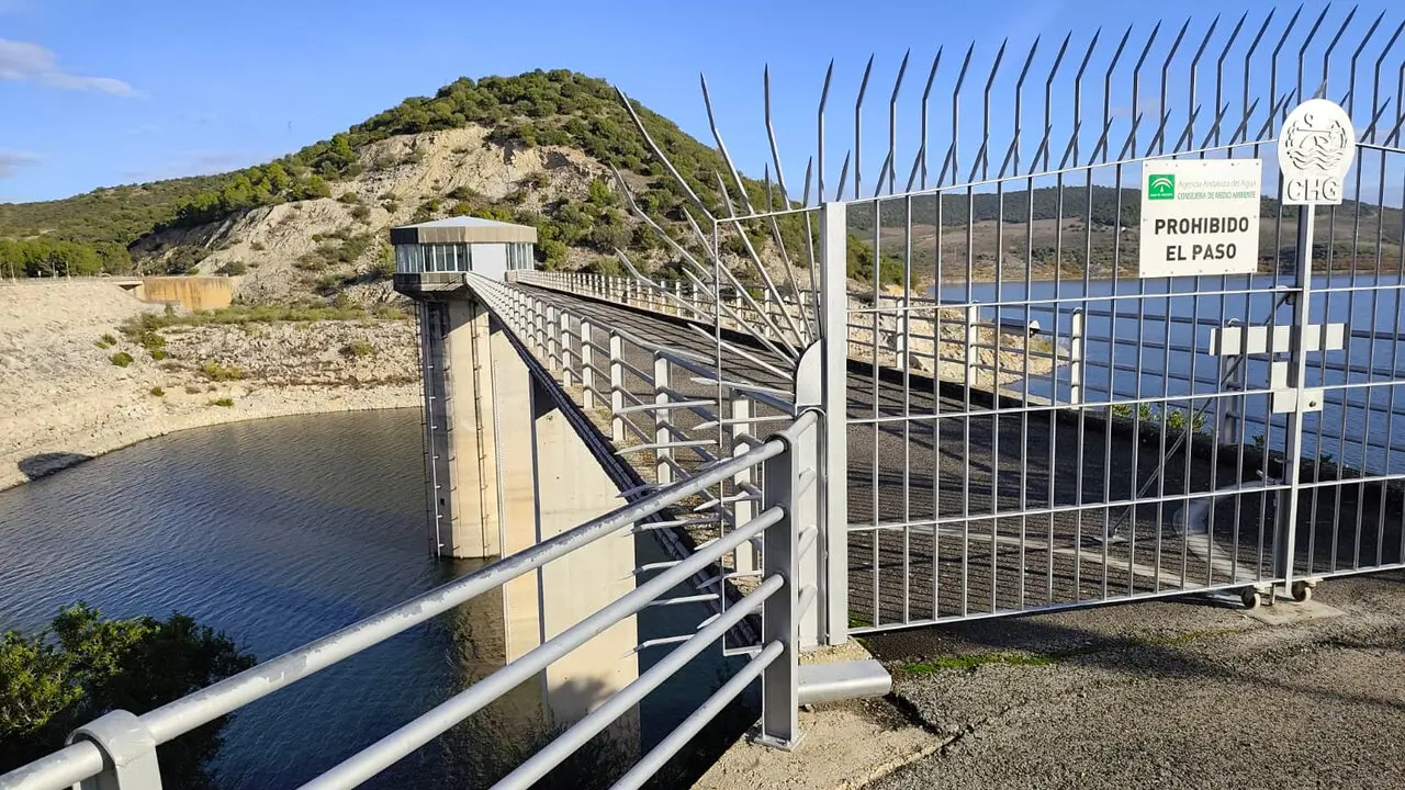 Embalse de Guadalcac&iacute;n./ MAC&Iacute;AS.