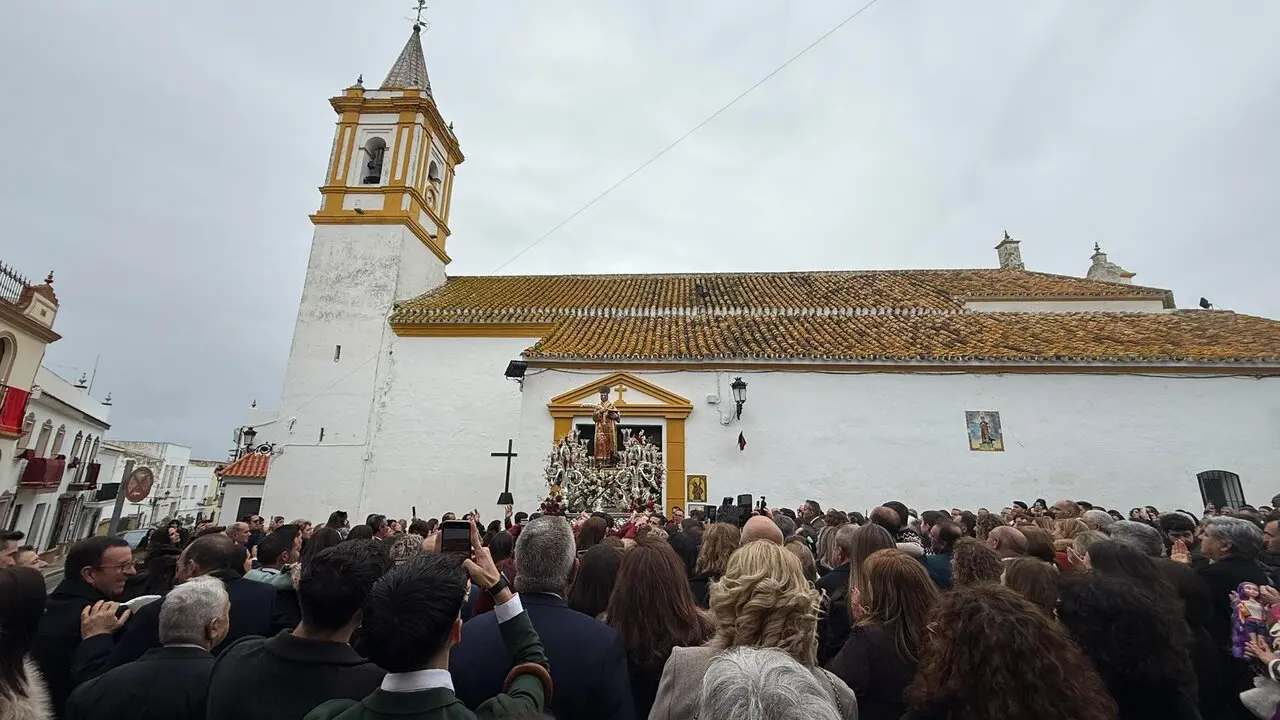 Salida procesional del patr&oacute;n de Lucena del Puerto. | Ayto. Lucena del Puerto.