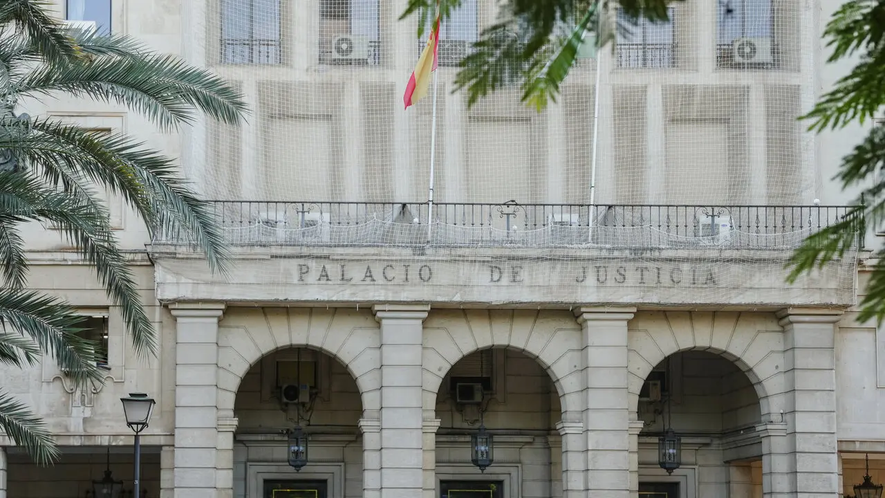 Fachada de la Audiencia Provincial de Sevilla.| ARCHIVO