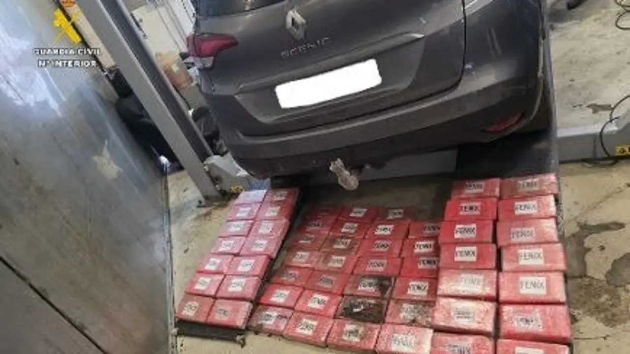 Coca&iacute;na incautada por la Guardia Civil en el veh&iacute;culo. | VIVA
